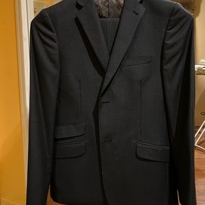 Boy’s suit size 16R